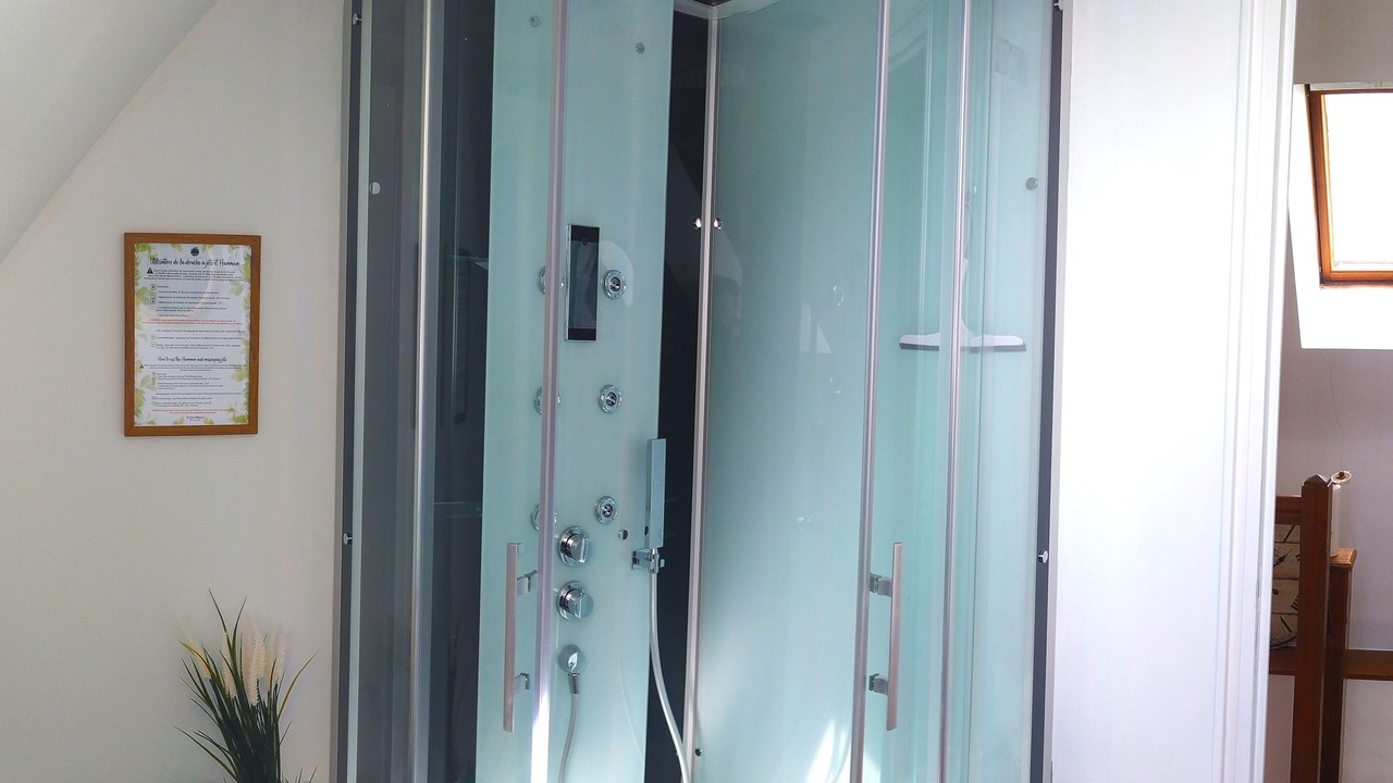 Photo of Bathroom in Saint-Georges-de-Reintembault