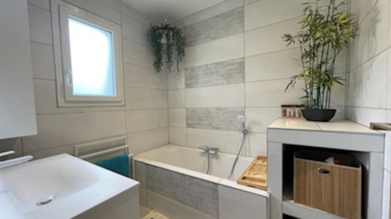Photo of Bathroom in Sault-Brenaz