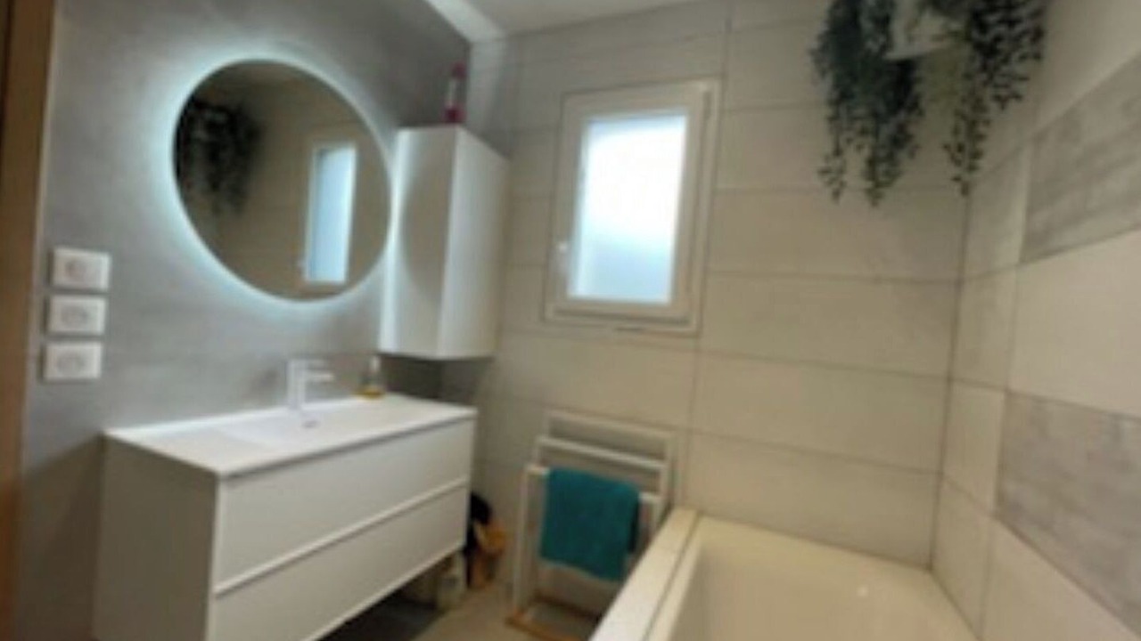 Photo of Bathroom in Sault-Brenaz