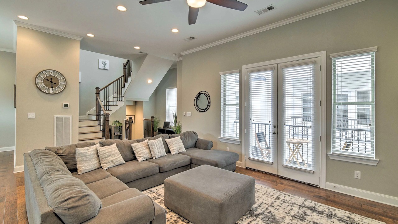 Photo of Livingroom in Shady Acres