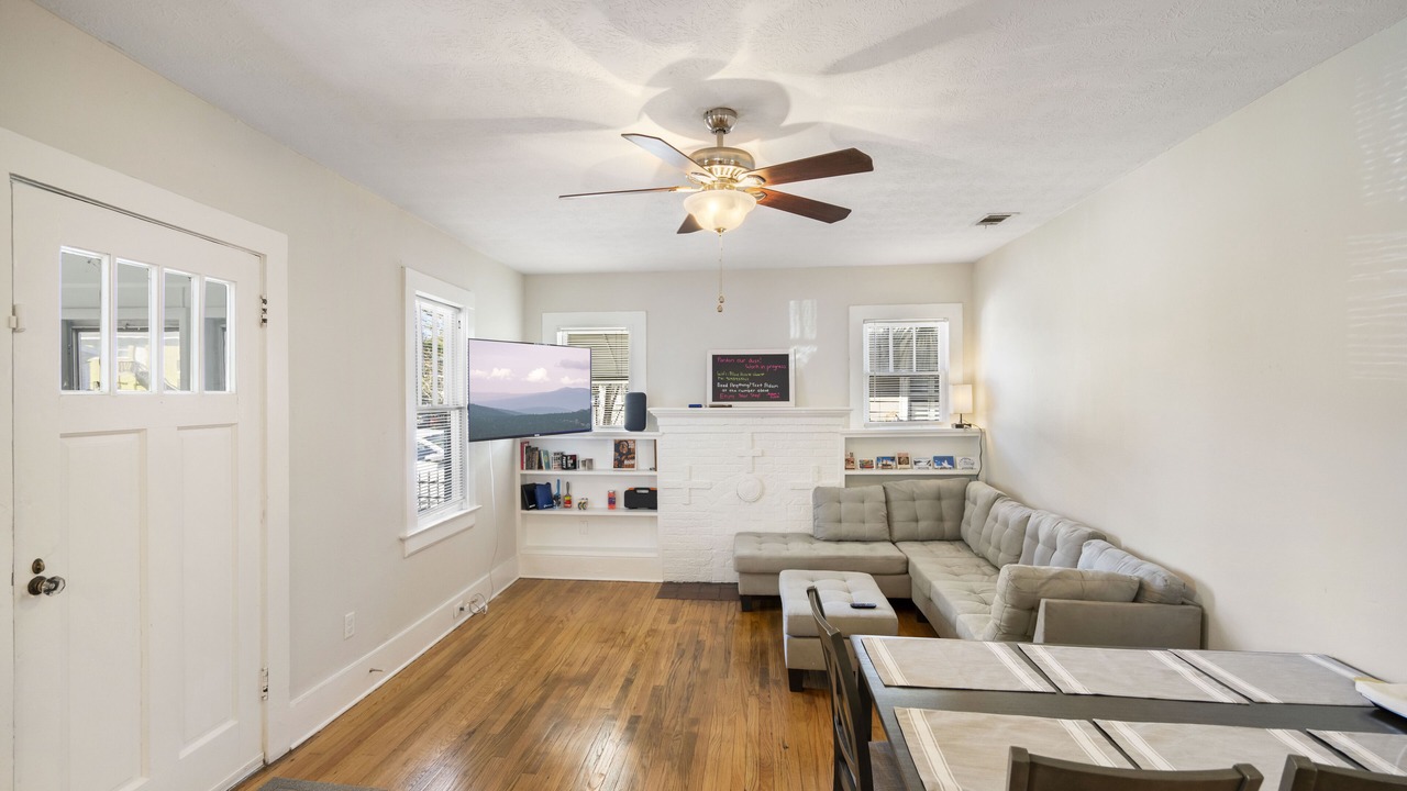 Photo of Bedroom in Five Points