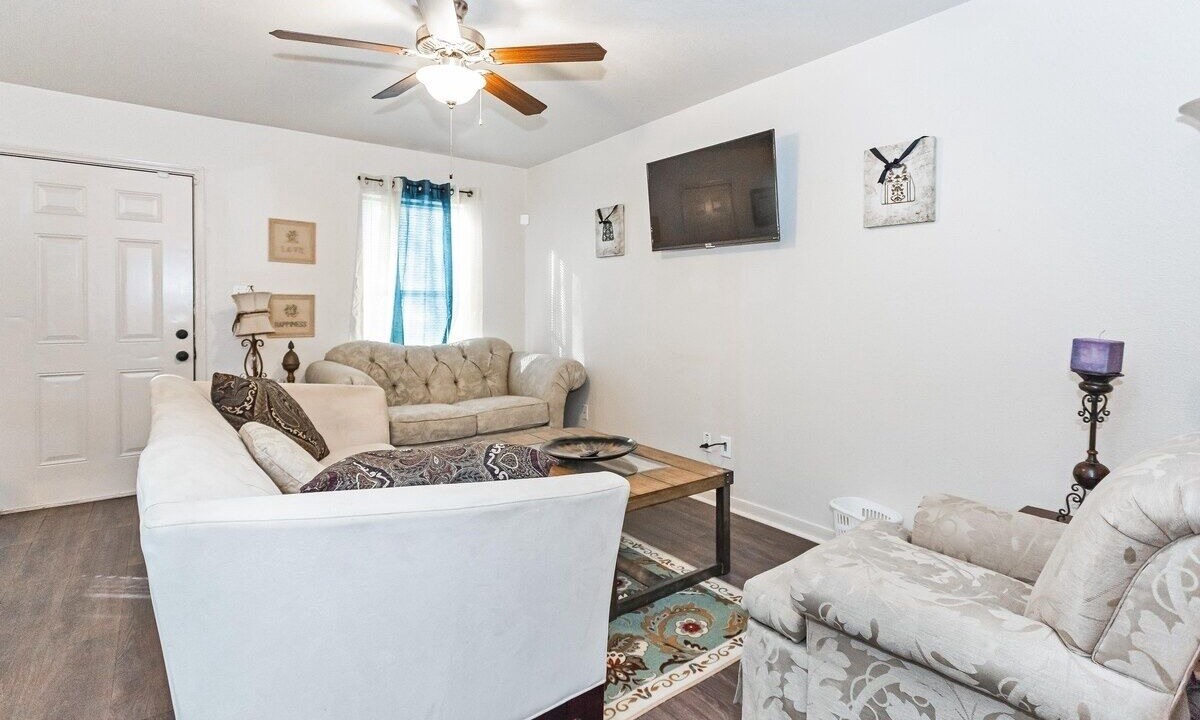 Photo of Livingroom in Northeast Houston