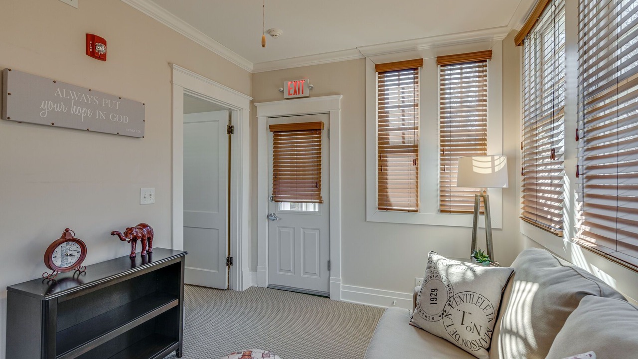 Photo of Livingroom in Music Row