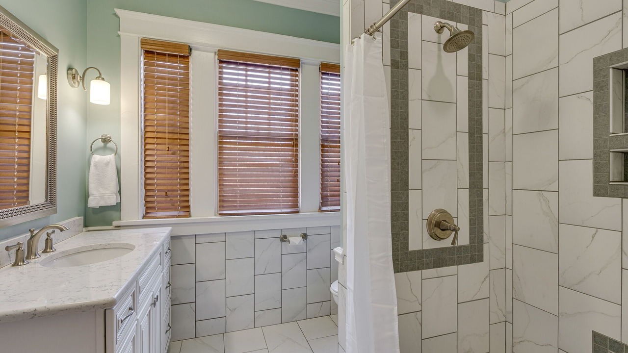 Photo of Bathroom in Music Row