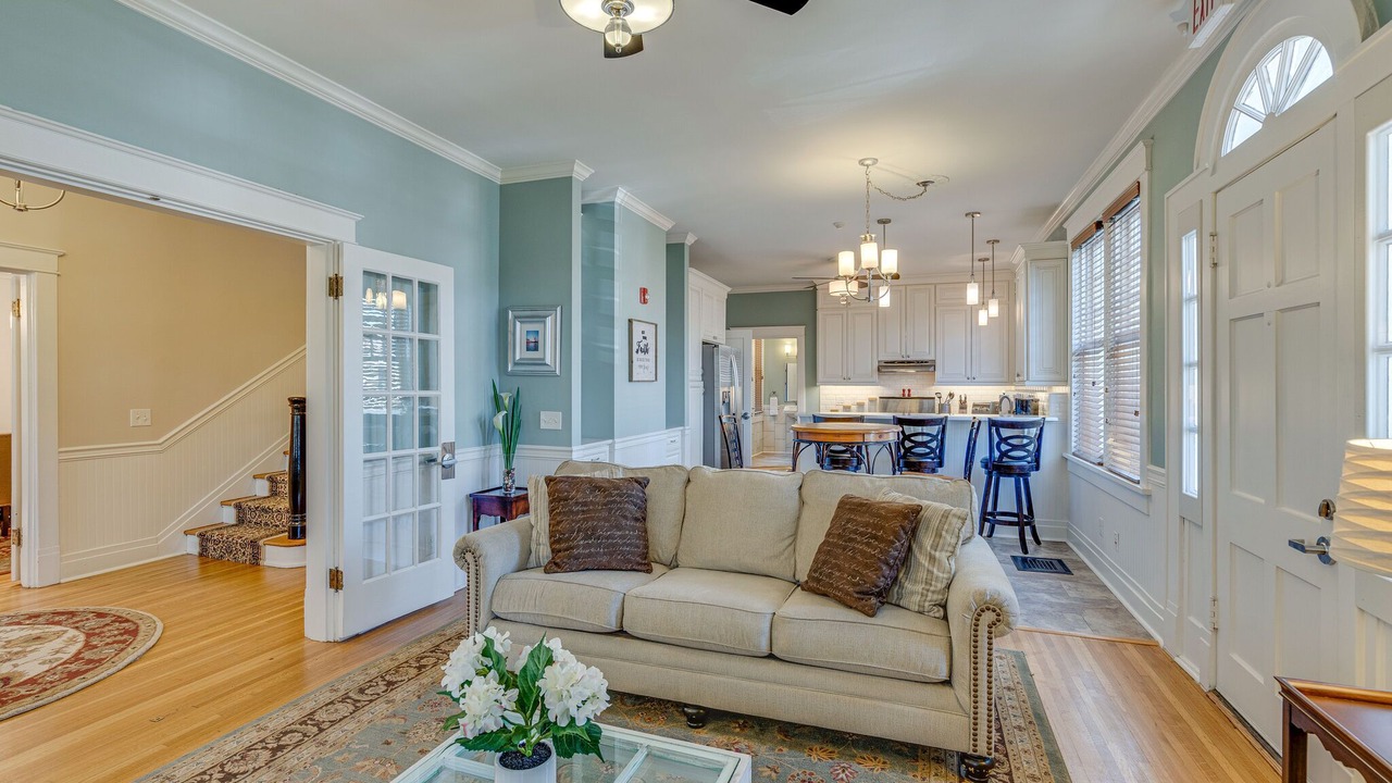 Photo of Livingroom in Music Row