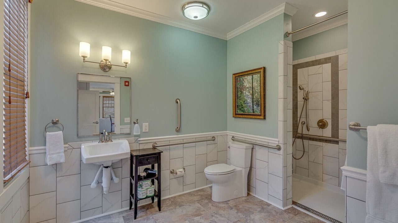 Photo of Bathroom in Music Row