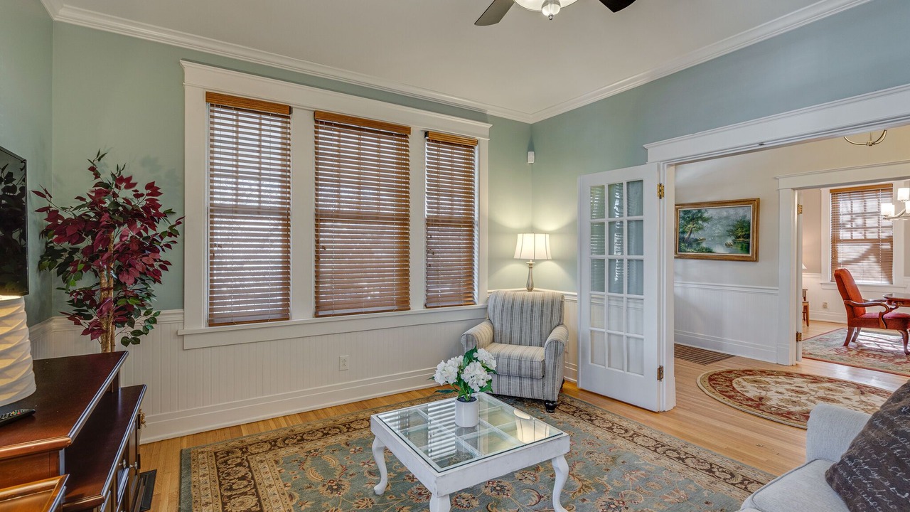 Photo of Livingroom in Music Row