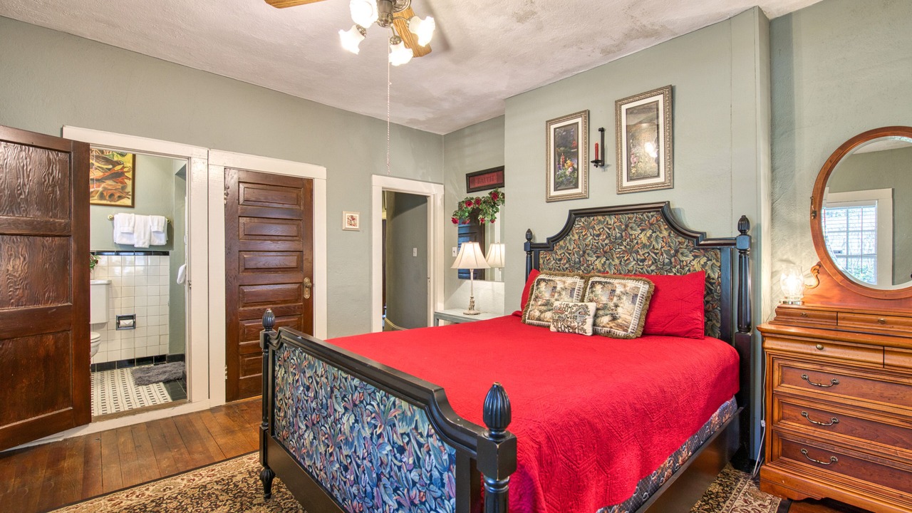 Photo of Bedroom in Lake Junaluska