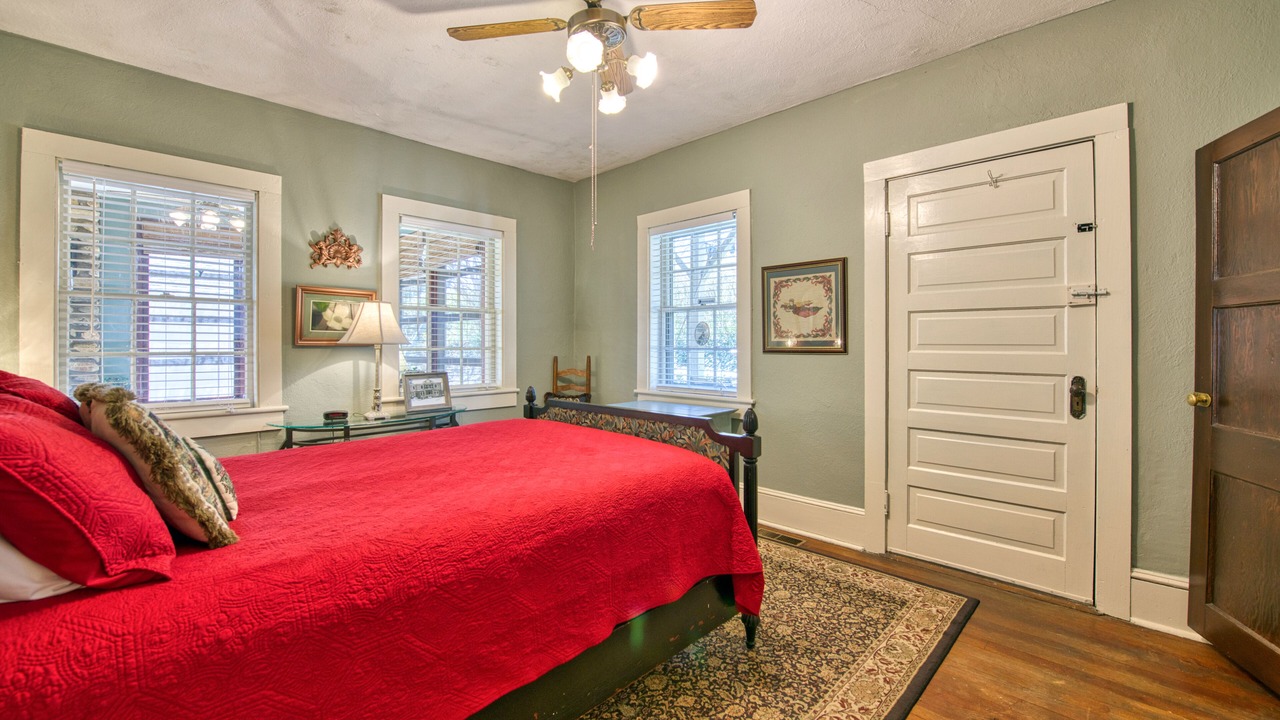 Photo of Bedroom in Lake Junaluska