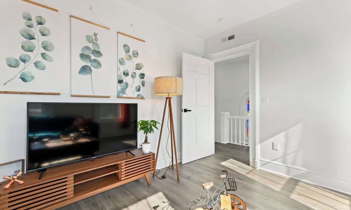Photo of Livingroom in East Rock