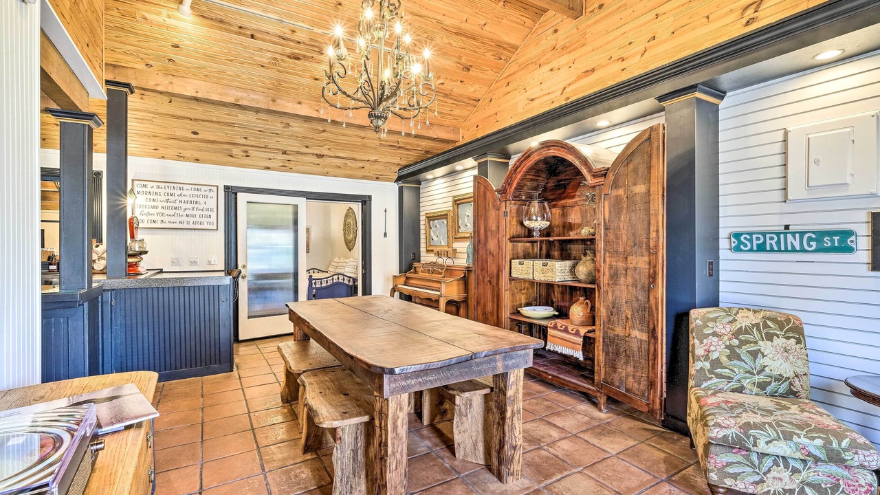 Photo of Livingroom in Eureka Springs Historic District