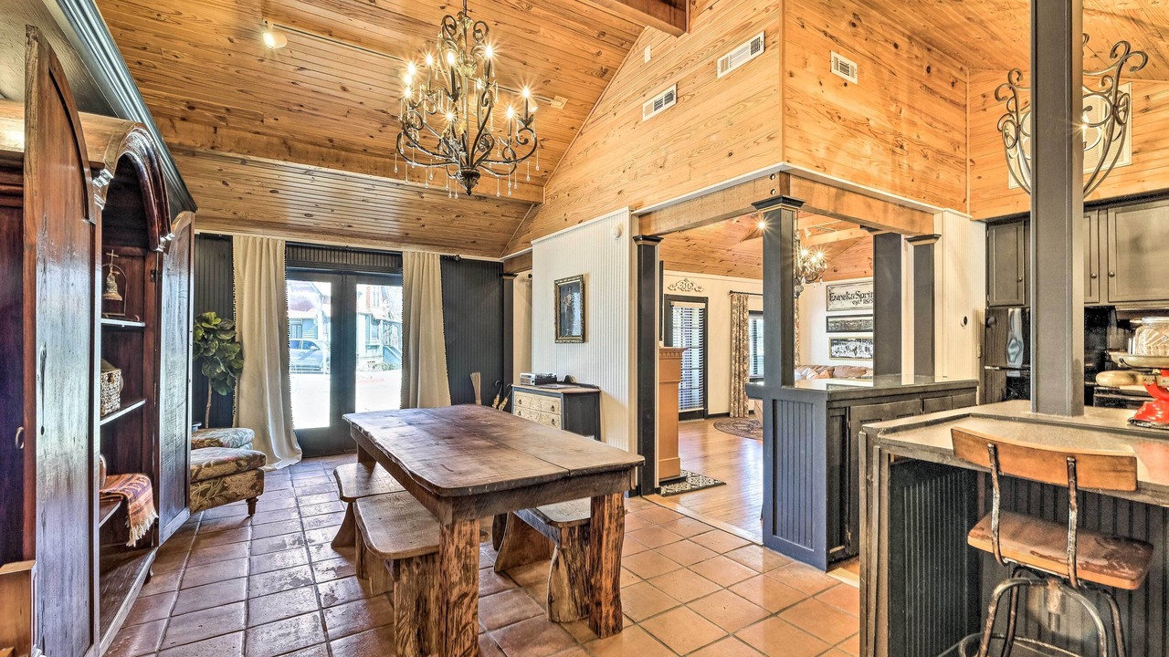 Photo of Livingroom in Eureka Springs Historic District