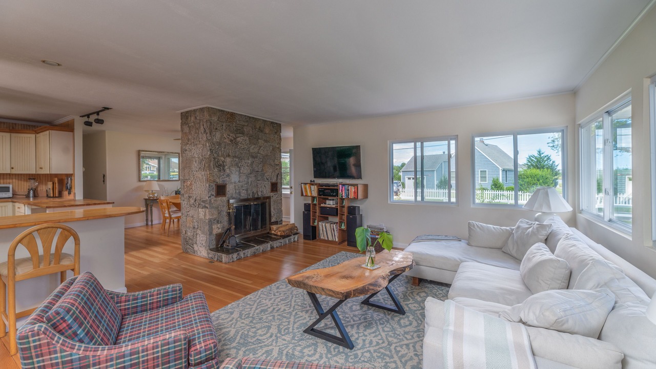 Photo of Livingroom in Southold