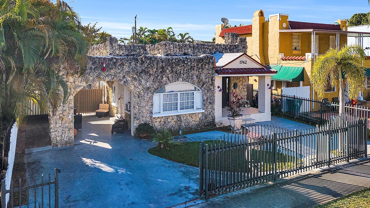 Photo of Outdoor in Coral Way