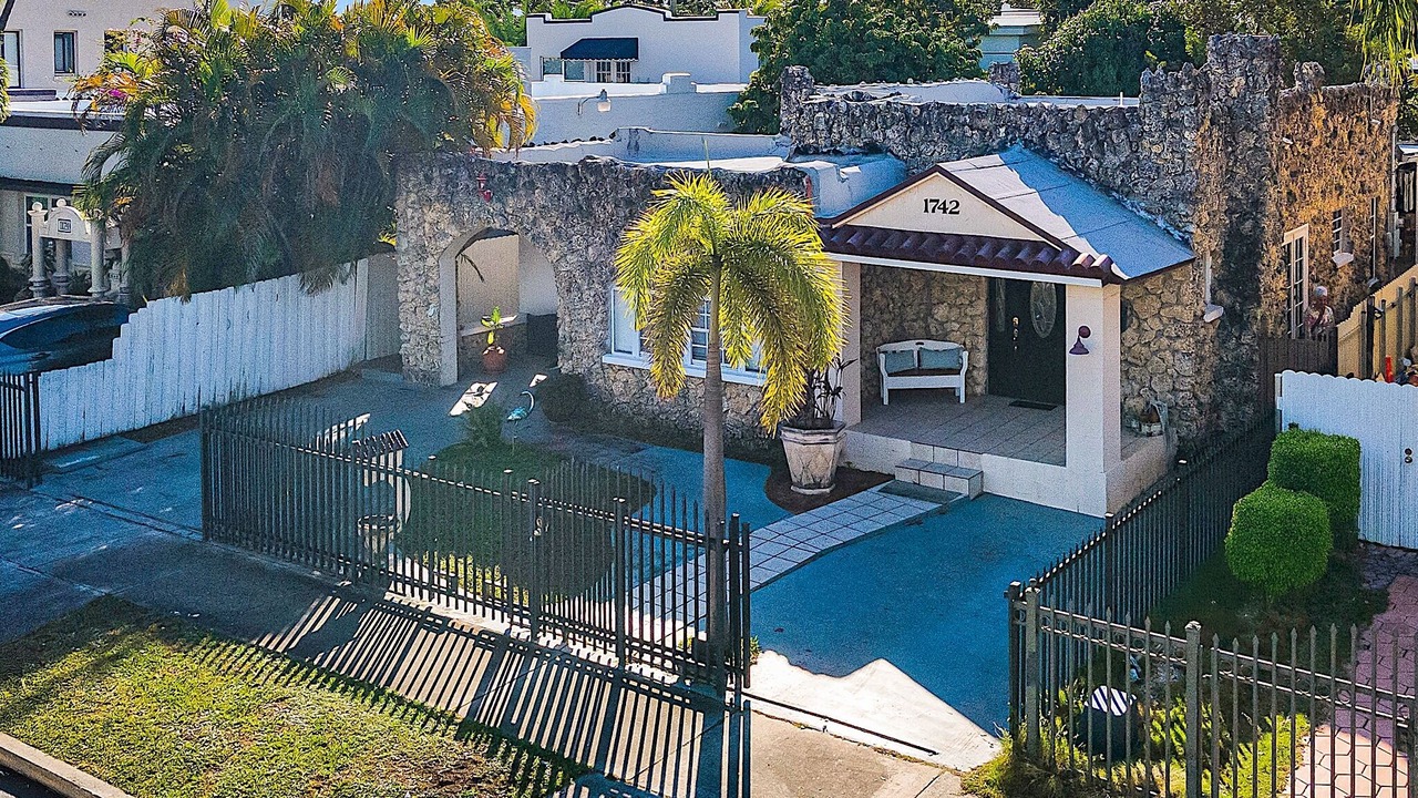 Photo of Outdoor in Coral Way