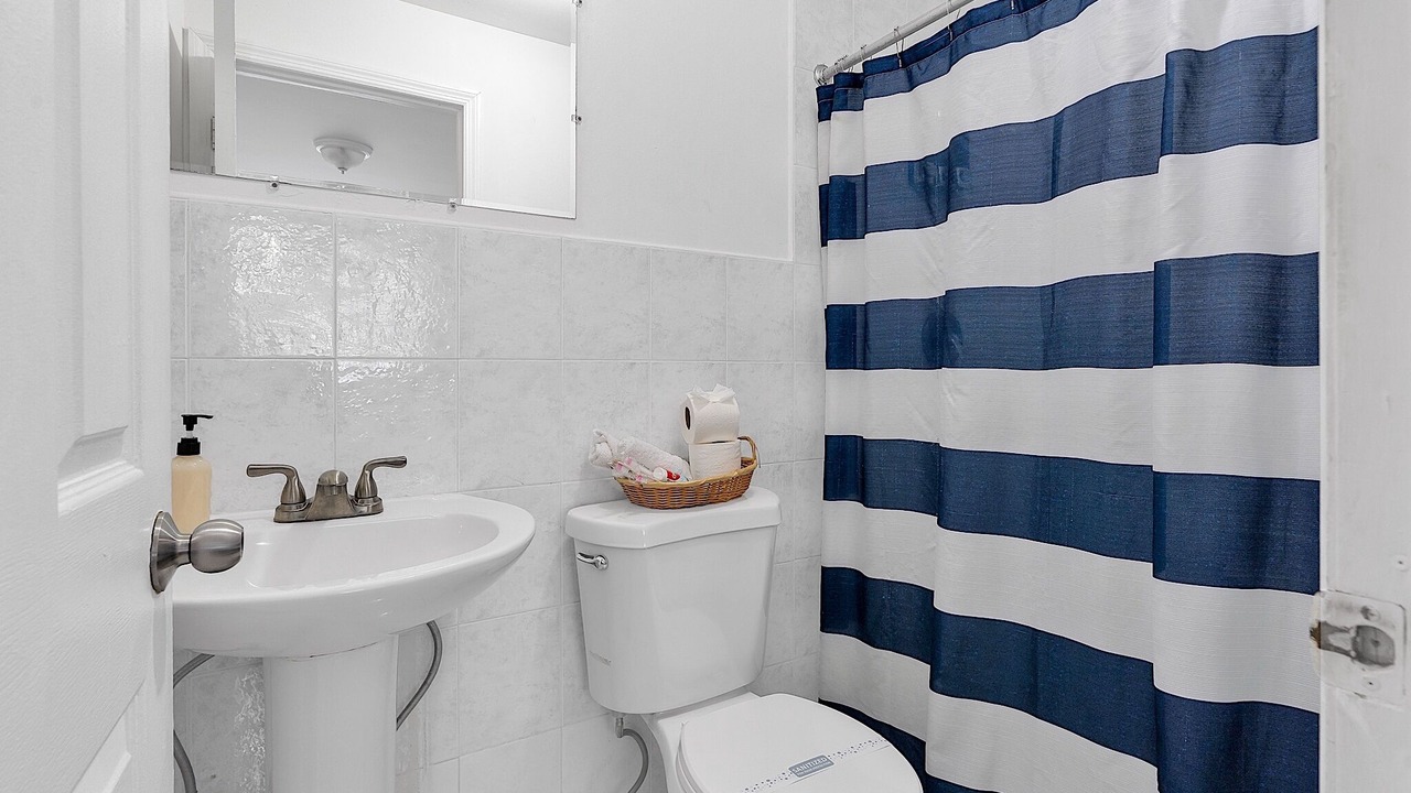 Photo of Bathroom in Coral Way