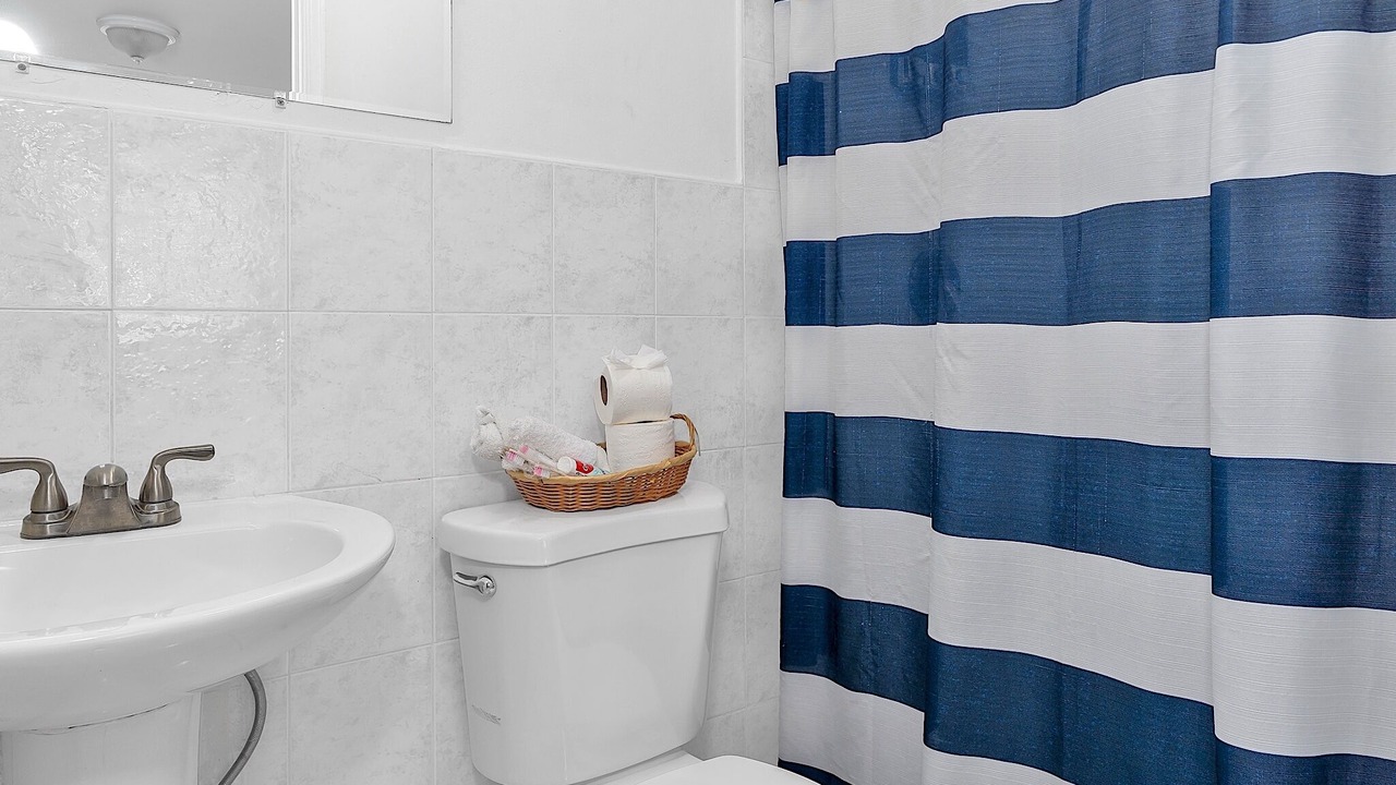 Photo of Bathroom in Coral Way