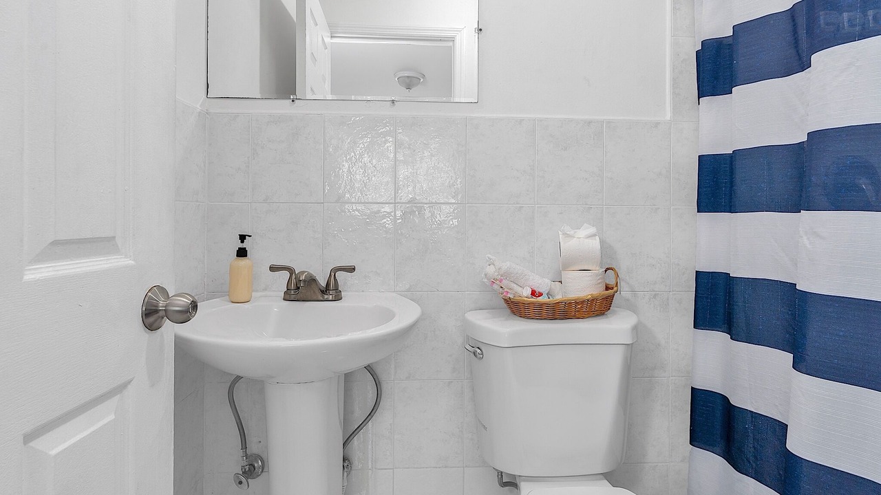 Photo of Bathroom in Coral Way
