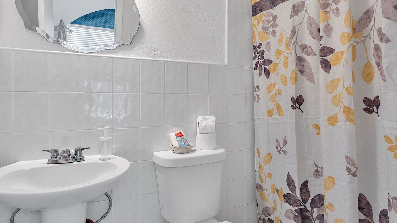 Photo of Bathroom in Coral Way