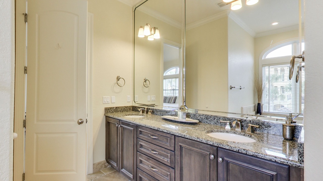Photo of Bathroom in Avalon Beach Estates