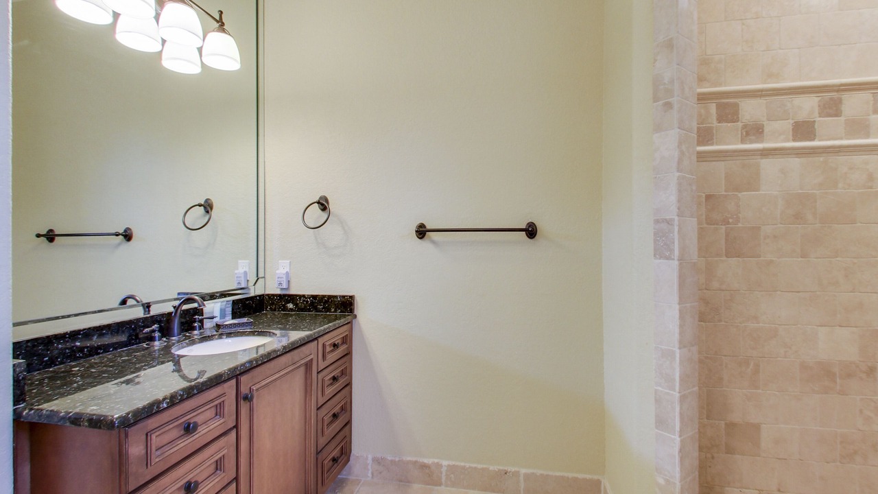Photo of Bathroom in Avalon Beach Estates