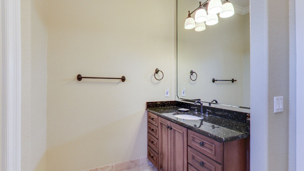 Photo of Bathroom in Avalon Beach Estates