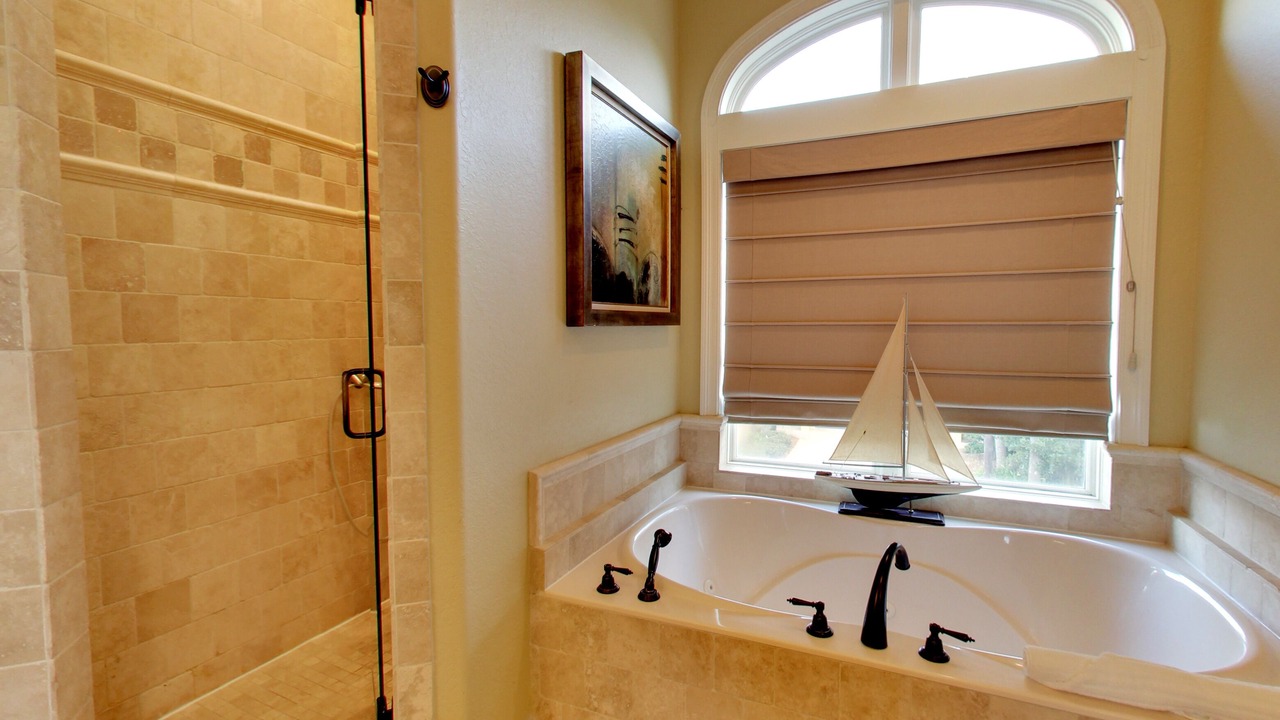Photo of Bathroom in Avalon Beach Estates