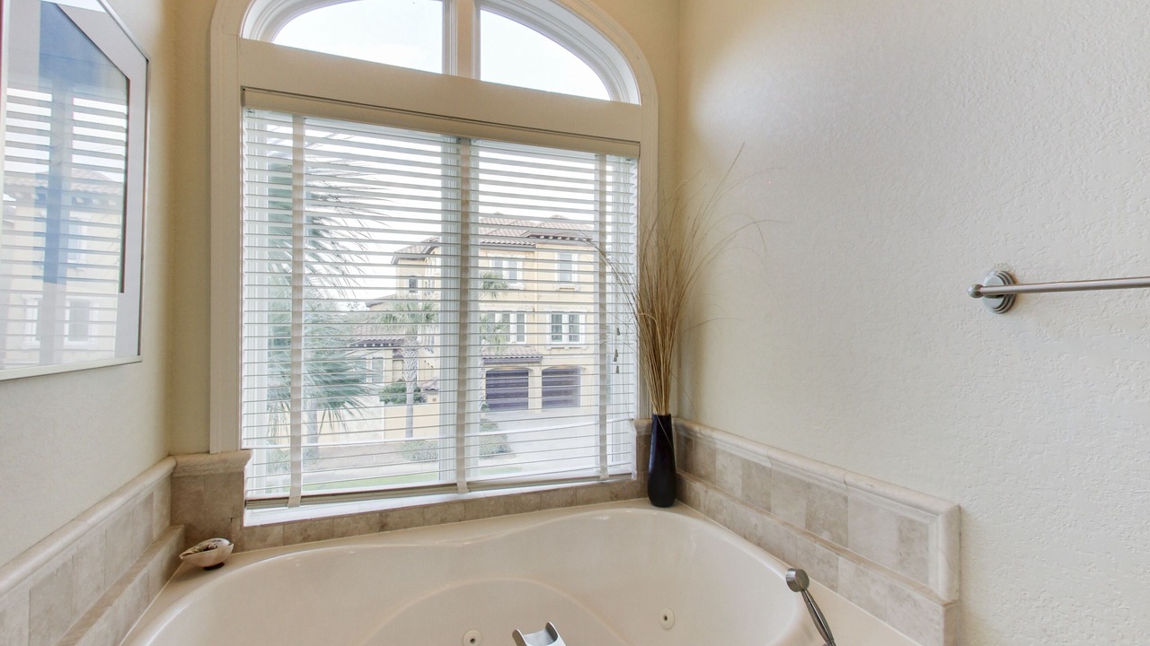 Photo of Bathroom in Avalon Beach Estates