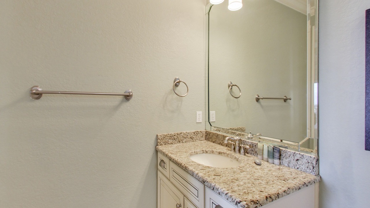 Photo of Bathroom in Avalon Beach Estates