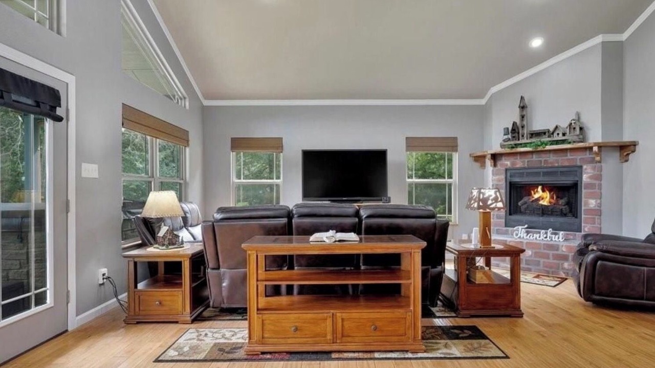 Photo of Livingroom in Flint