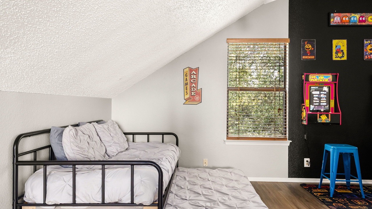 Photo of Bedroom in Canyon Lake