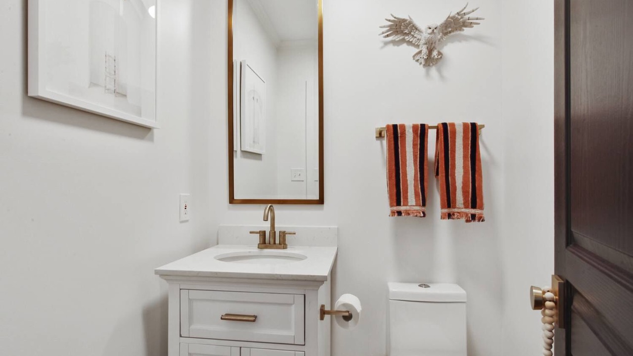 Photo of Bathroom in Thunderbolt