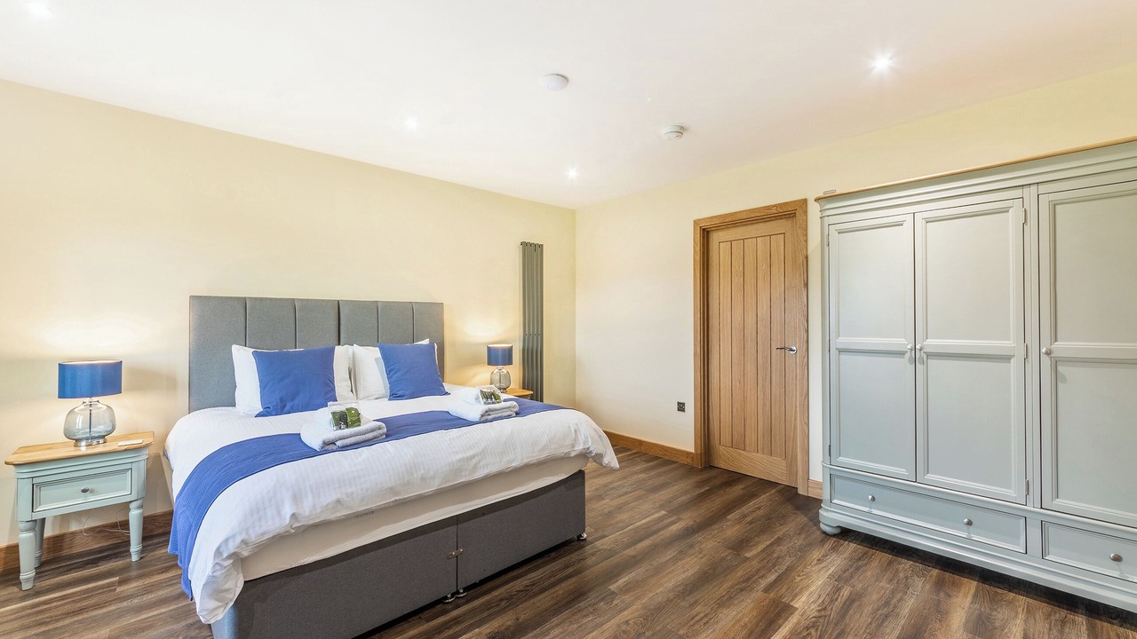 Photo of Others in Wing