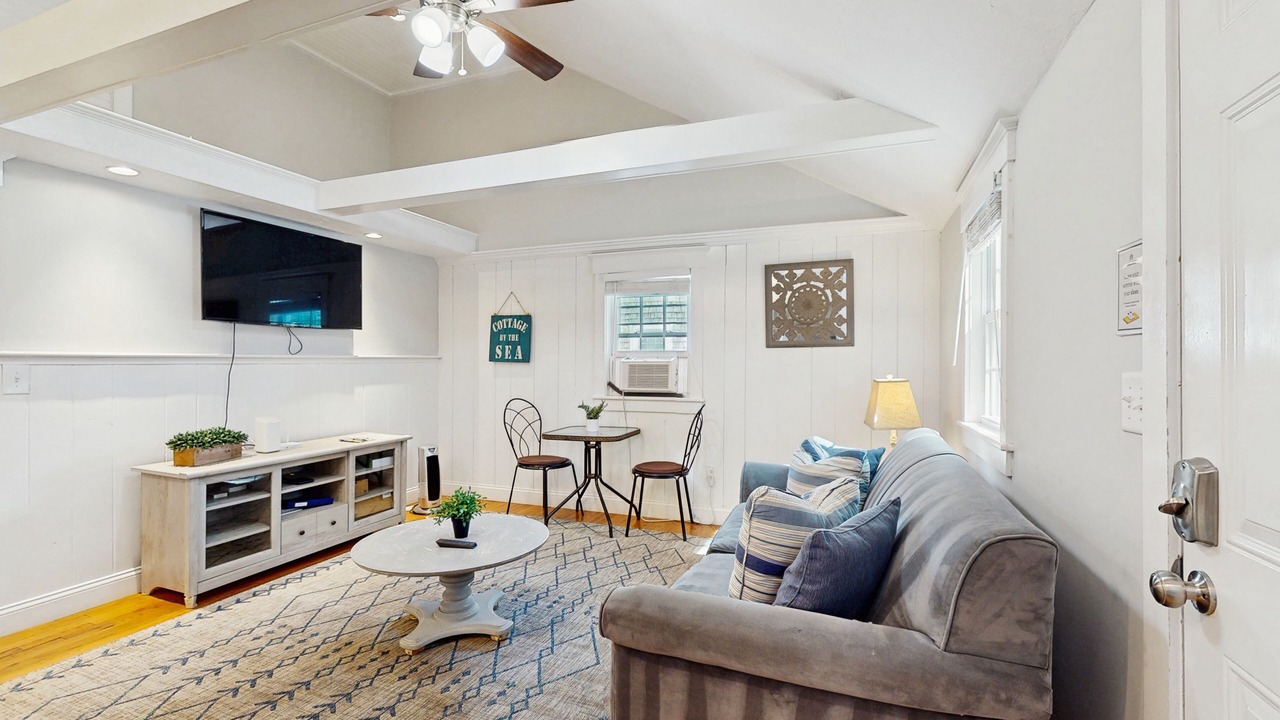 Photo of Livingroom in West Yarmouth