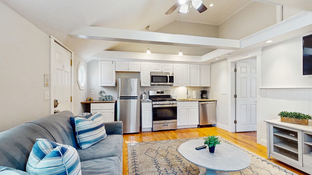 Photo of Livingroom in West Yarmouth