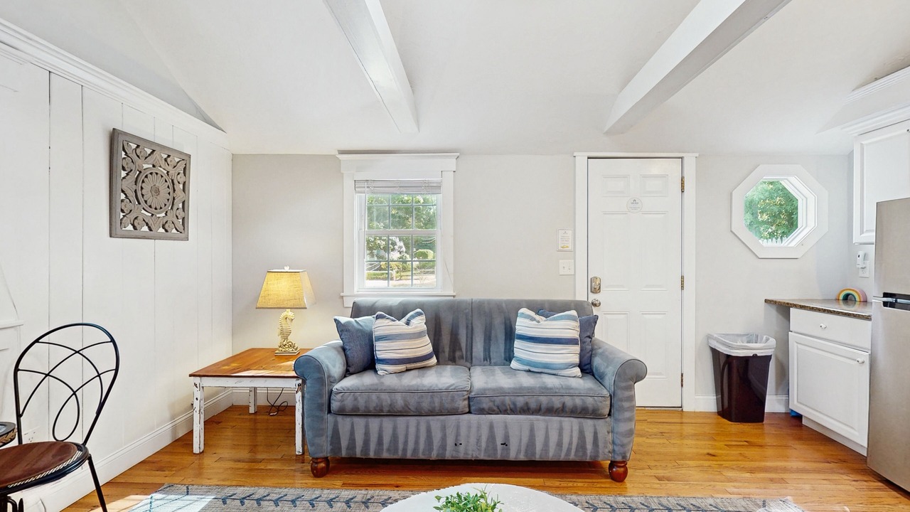 Photo of Livingroom in West Yarmouth