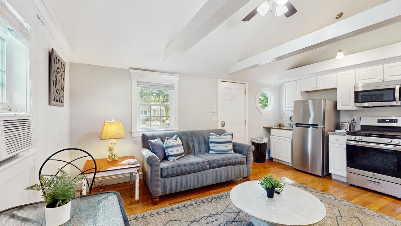 Photo of Livingroom in West Yarmouth