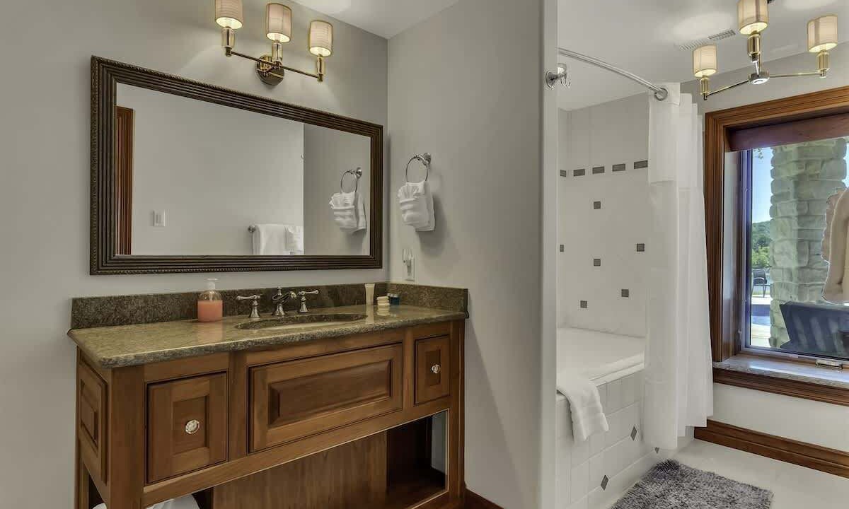Photo of Bathroom in Blue Eye