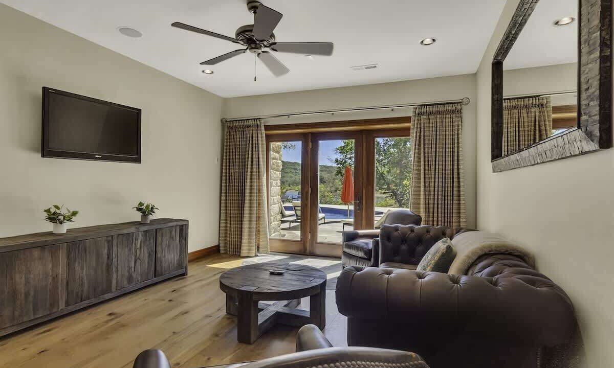 Photo of Livingroom in Blue Eye