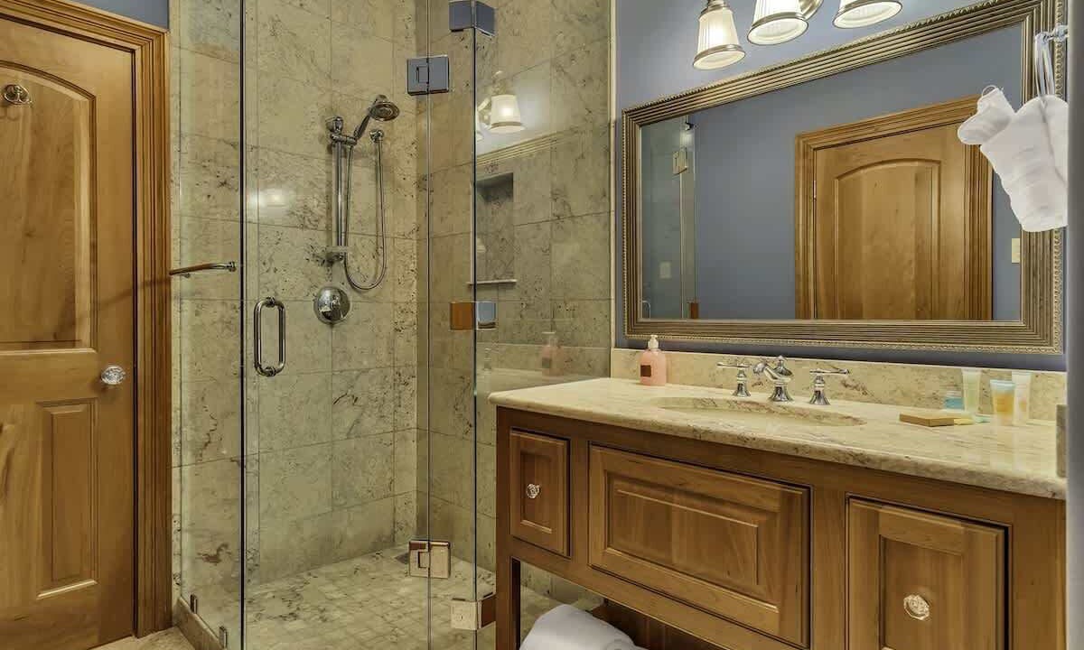 Photo of Bathroom in Blue Eye
