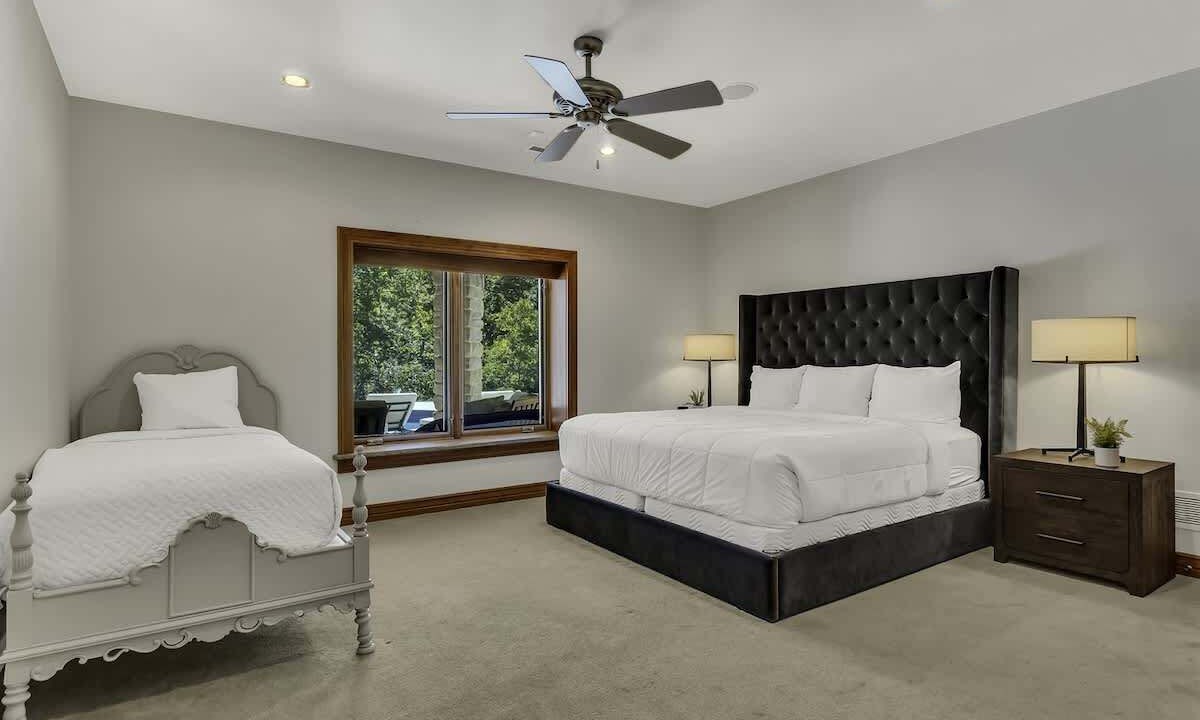 Photo of Bedroom in Blue Eye