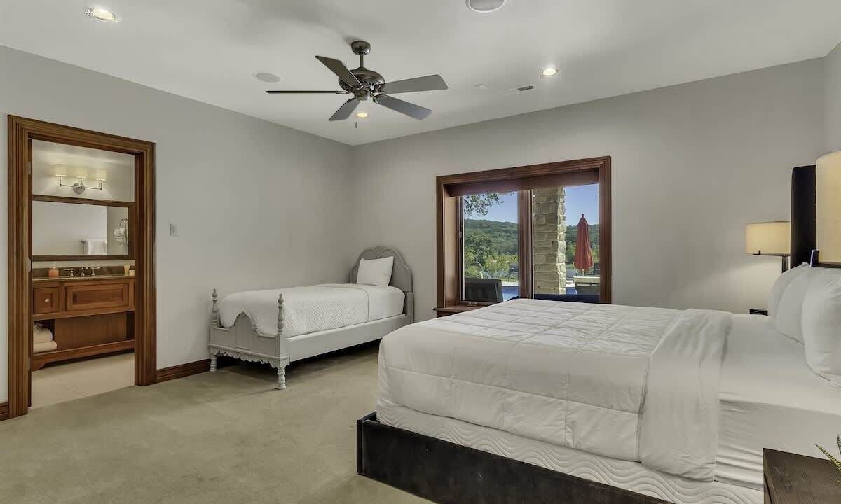 Photo of Bedroom in Blue Eye
