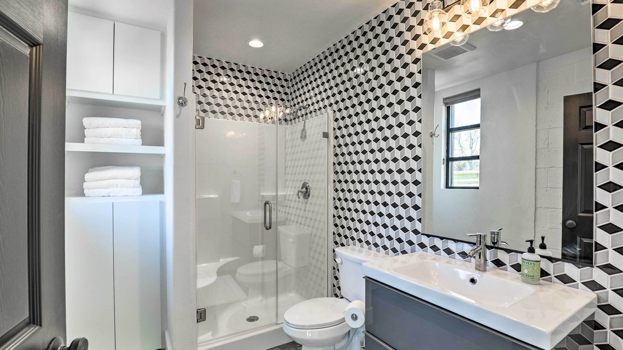 Photo of Bathroom in Schulenburg