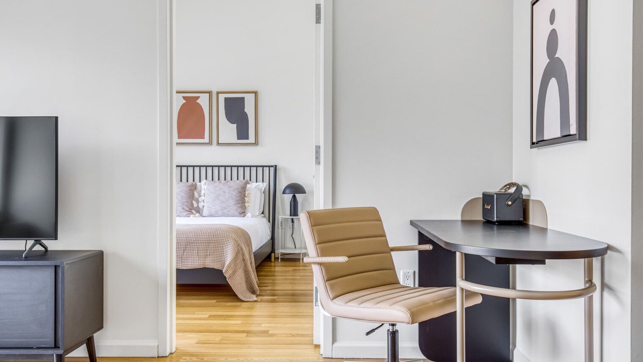 Photo of Bedroom in Hunters Point