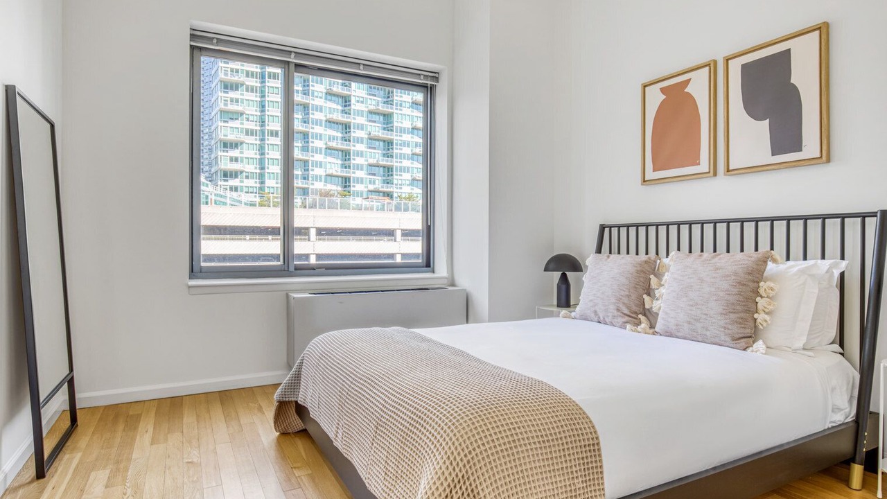 Photo of Bedroom in Hunters Point
