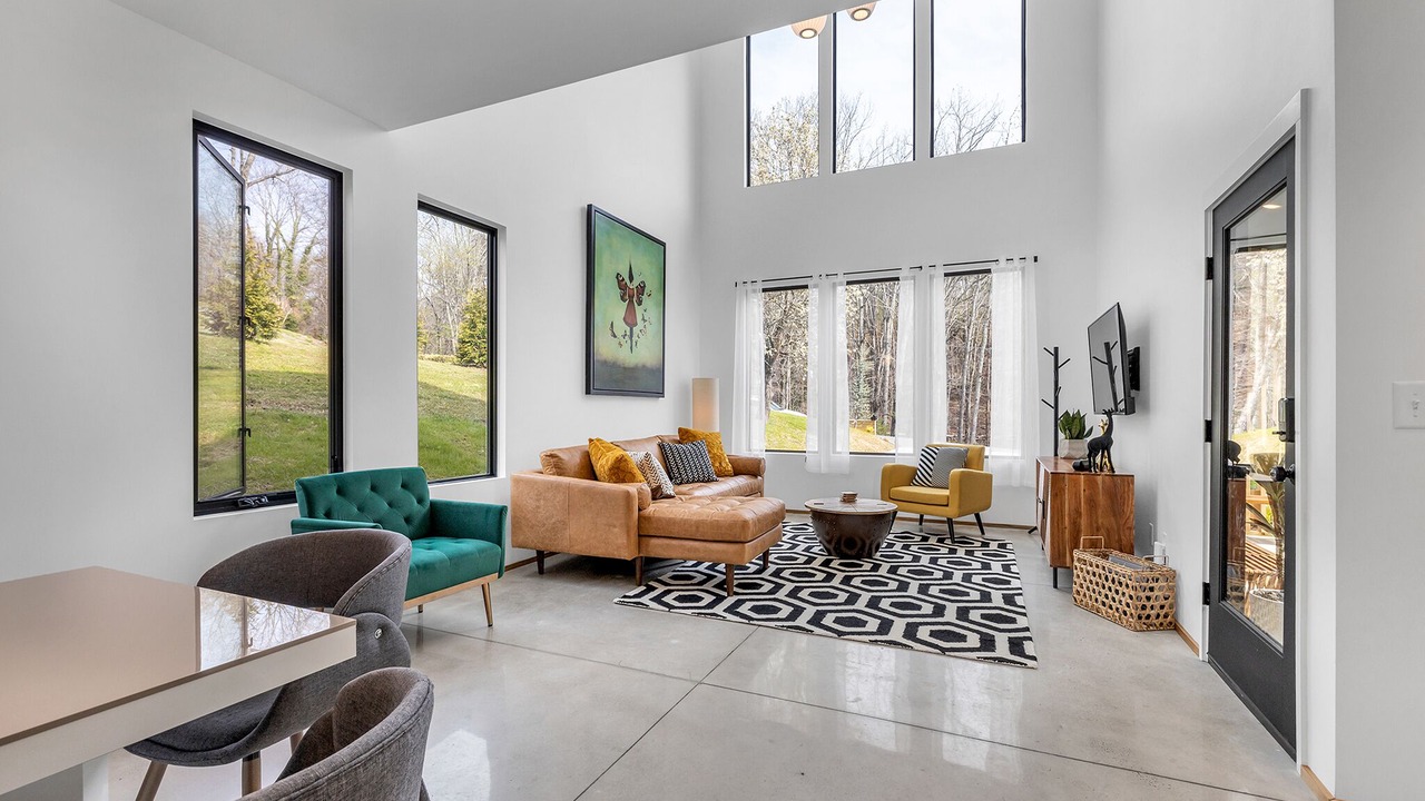 Photo of Livingroom in Stuart Heights - Rivermont