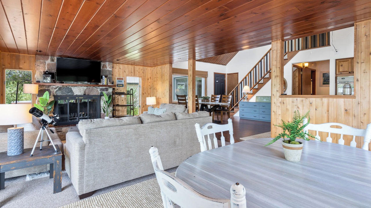 Photo of Livingroom in Irons