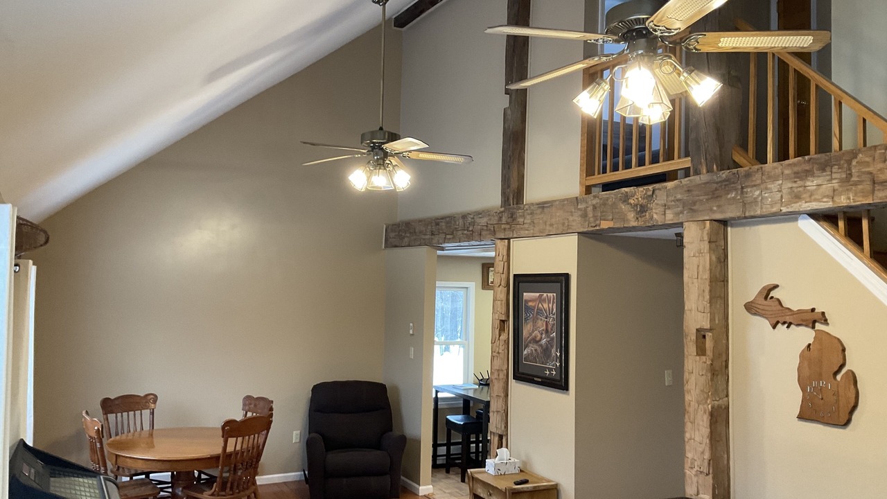 Photo of Livingroom in Evart