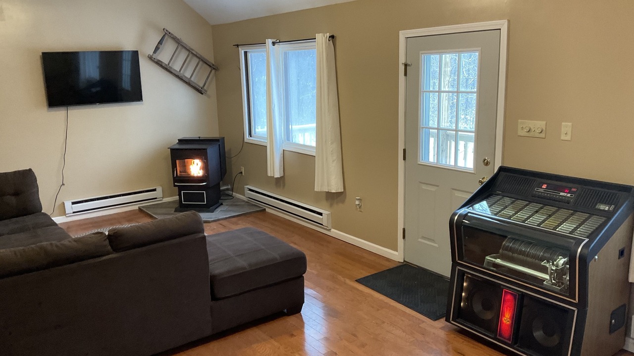 Photo of Livingroom in Evart