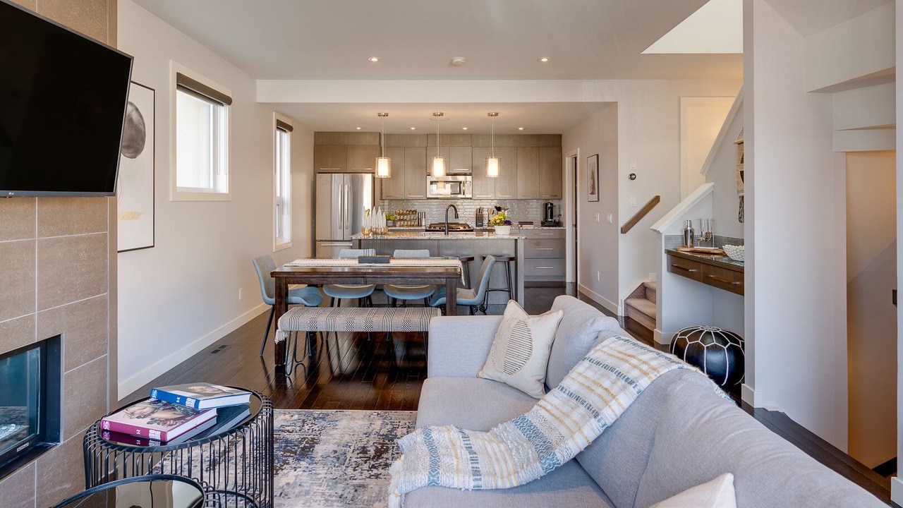 Photo of Livingroom in Marda Loop